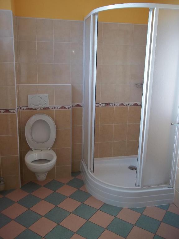 Hotel Marina Hermanuv Mestec Екстер'єр фото